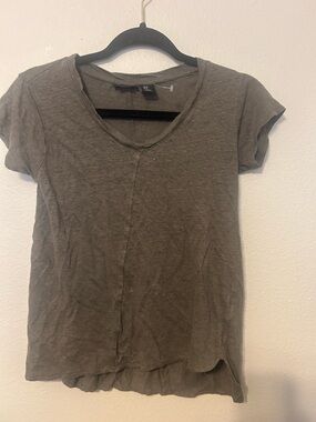 Tahari Olive V-Neck Short Sleeve Tee Womens size Small